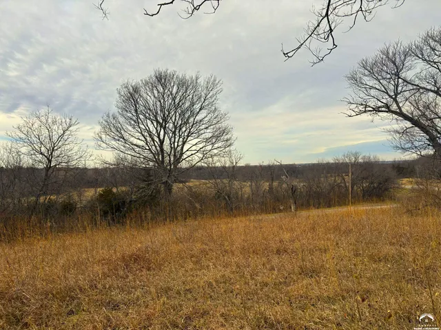 $112,500 | 800 Southeast Stanley Road, Tecumseh, KS 66542