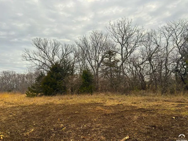 $112,500 | 800 Southeast Stanley Road, Tecumseh, KS 66542