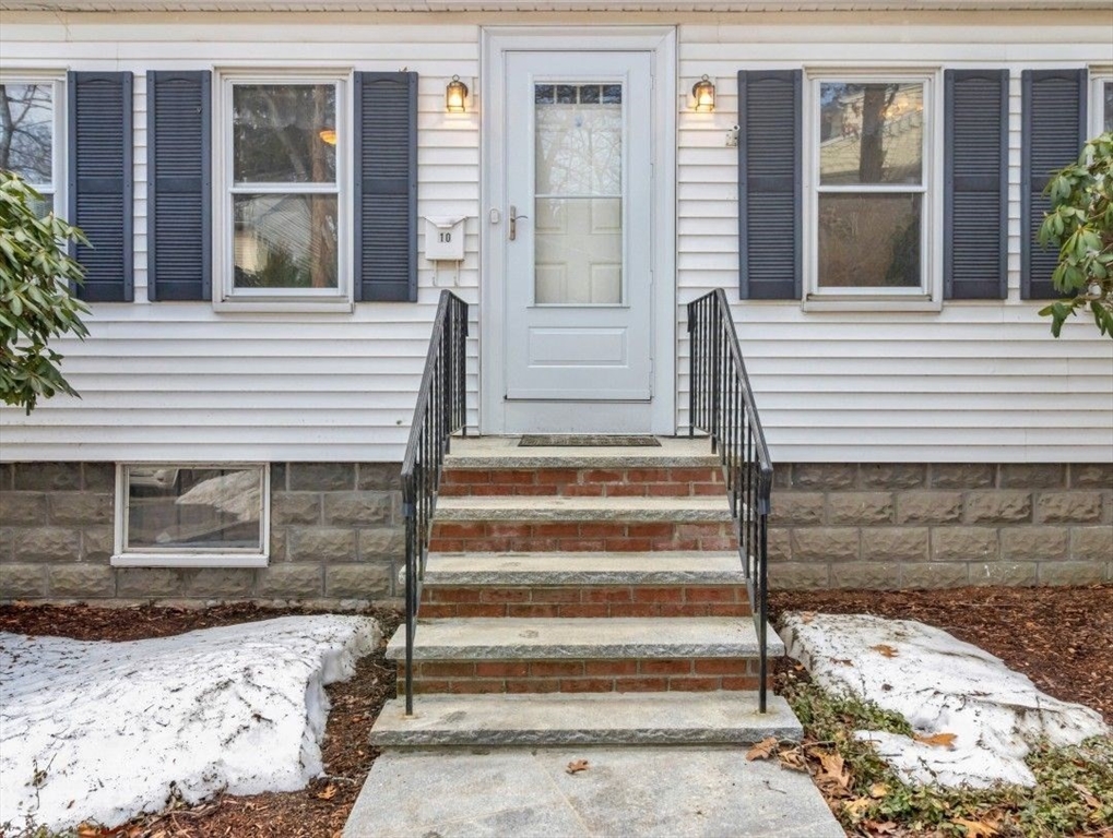 10 Allison Road Saugus, MA 01906 - Photo 3 of 42