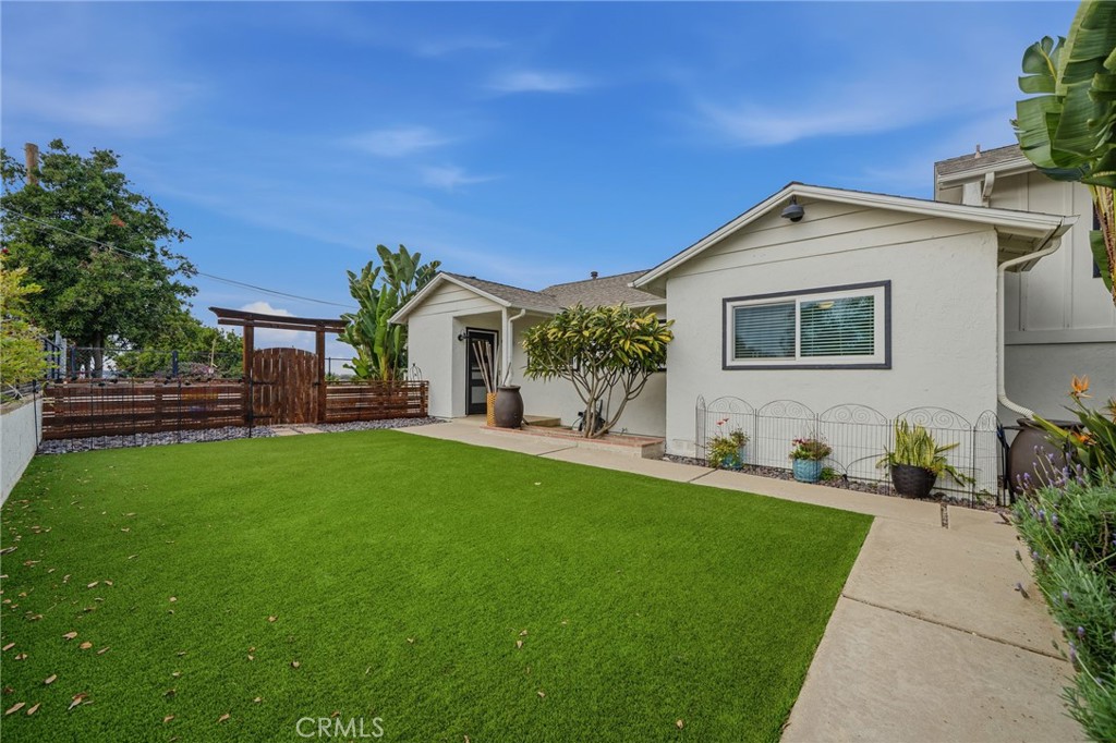 1864 Winterwarm Drive Fallbrook, CA 92028 - Photo 7 of 53 Front Yard