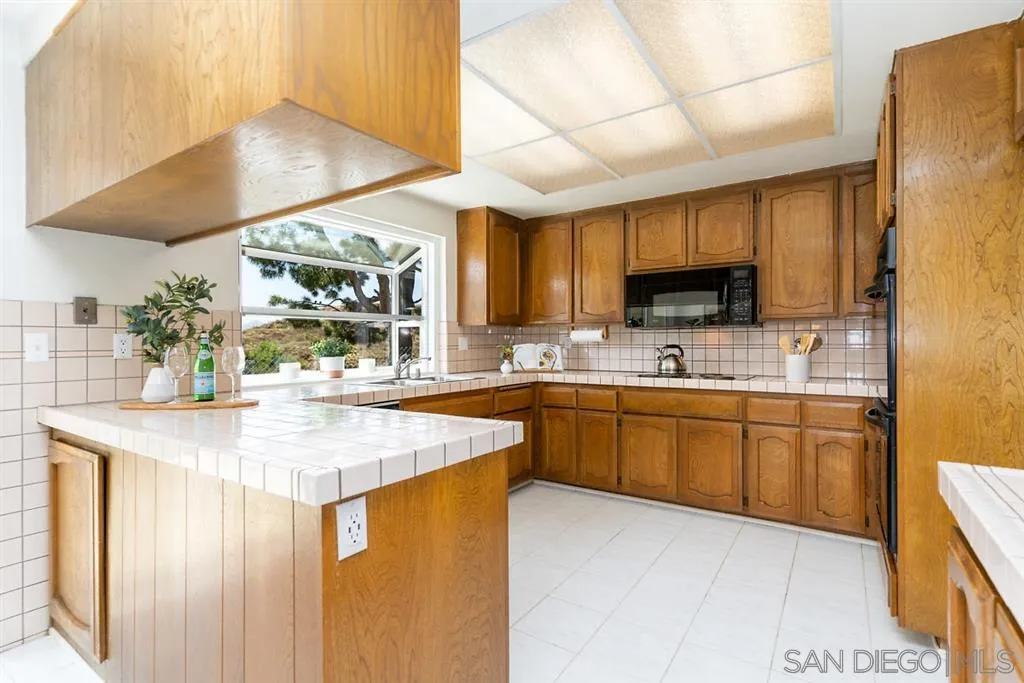 8971 Ridgeton Lane Lakeside, CA 92040 - Photo 9 of 25 Gallery Image 9