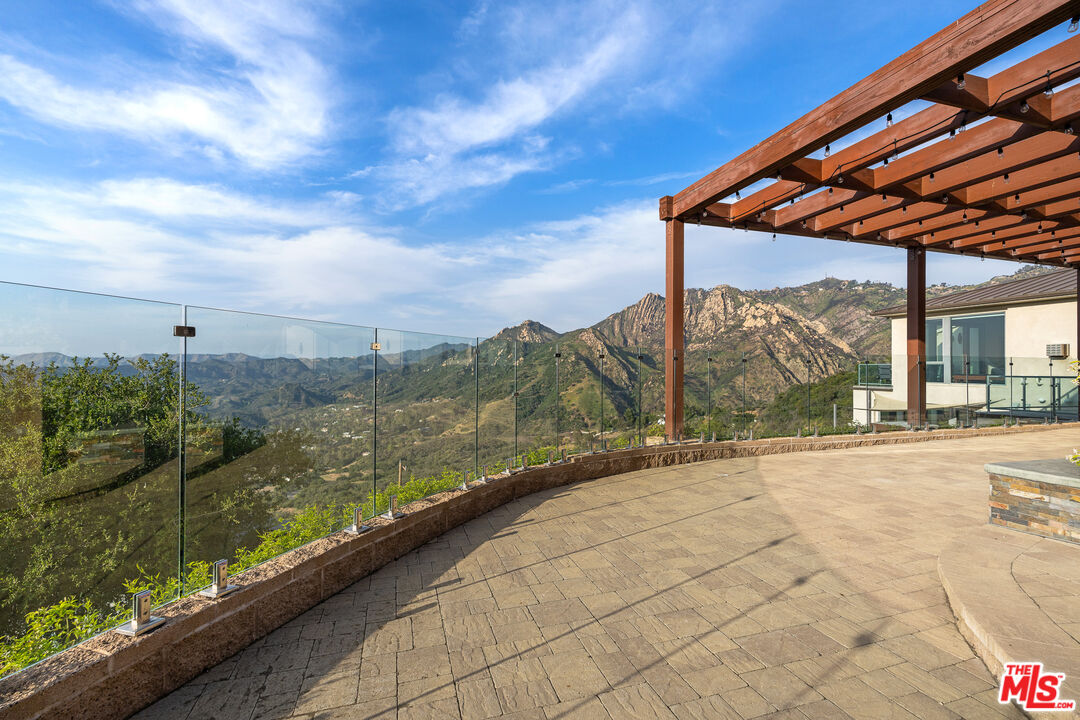 25155 Piuma Road Malibu, CA 90265 - Photo 5 of 29 a view of a backyard