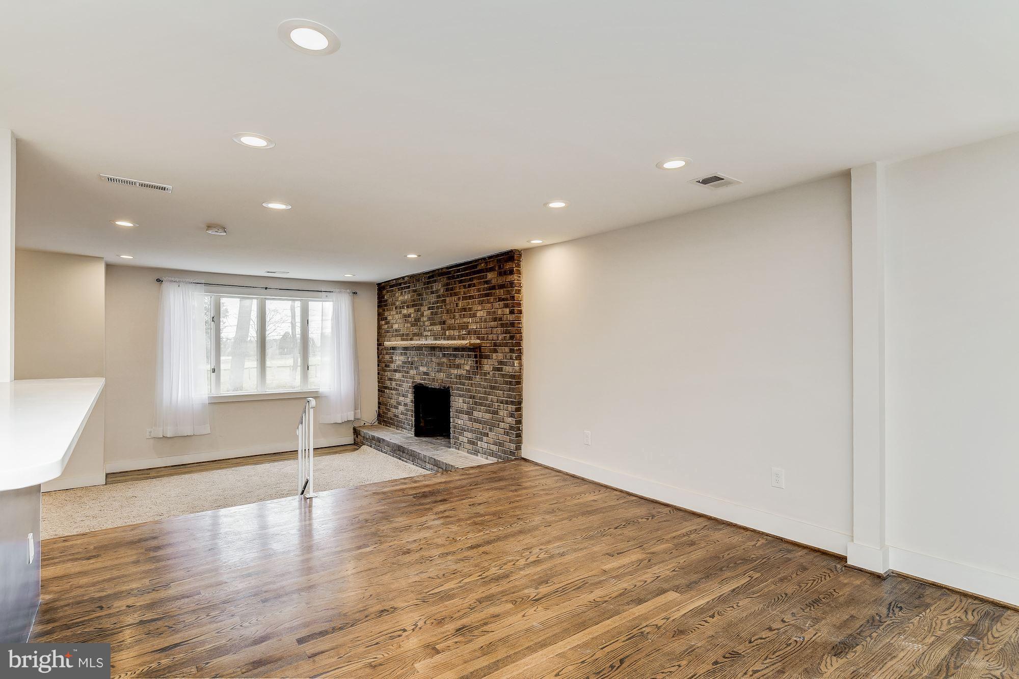 14827 Old Frederick Road Woodbine, MD 21797 - Photo 2 of 30 Living Room