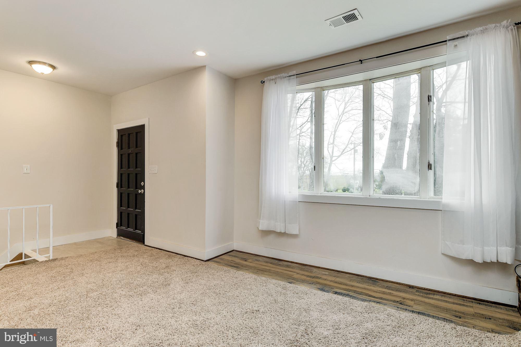 14827 Old Frederick Road Woodbine, MD 21797 - Photo 3 of 30 Living Room