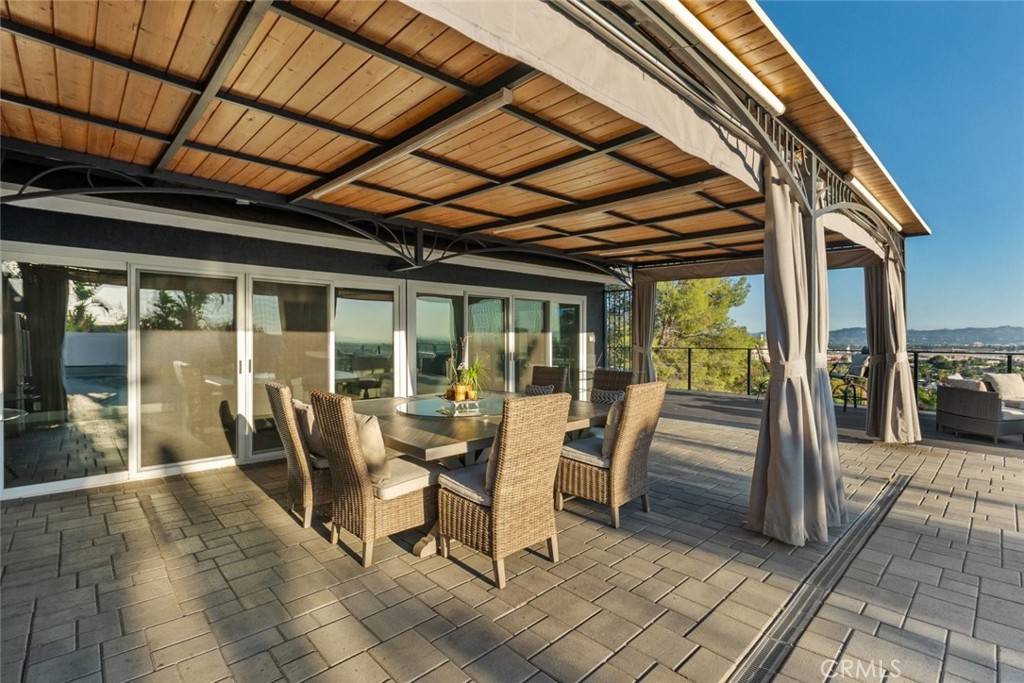 10126 Sully Drive Sun Valley, CA 91352 - Photo 24 of 34 a building outdoor space with patio furniture and garden