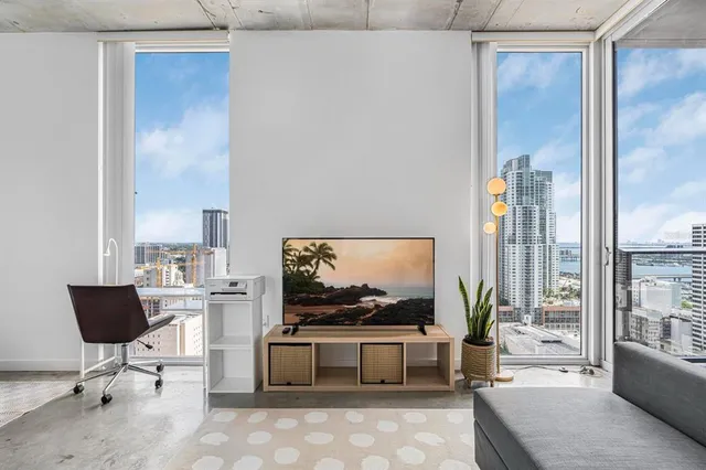 $3,000 | 151 Southeast 1st Street, Unit 2804, Miami, FL 33131