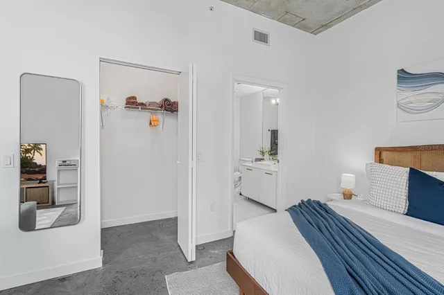 $3,000 | 151 Southeast 1st Street, Unit 2804, Miami, FL 33131