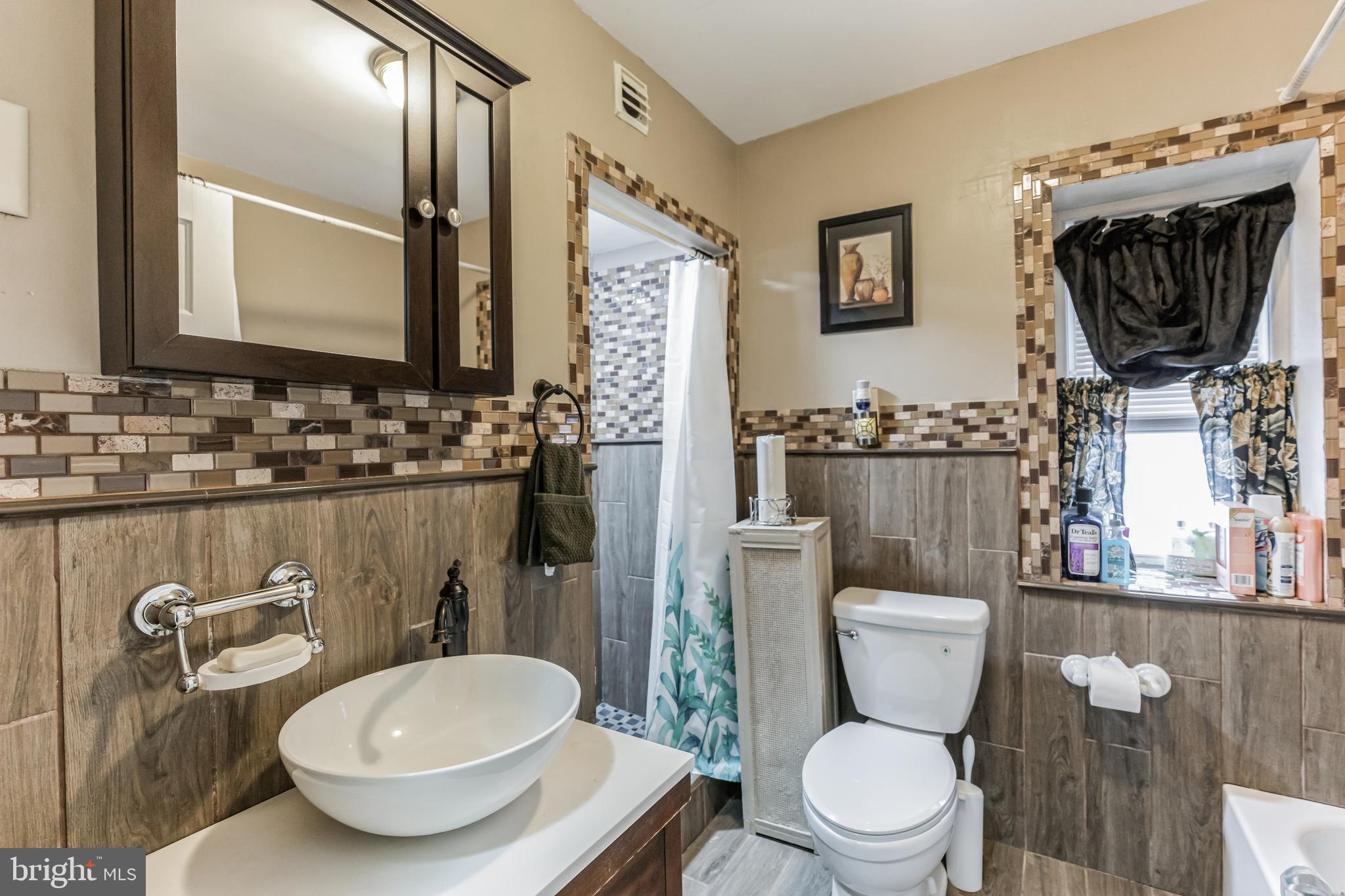 122 Copley Road Upper Darby, PA 19082 - Photo 14 of 19 Full Bathroom