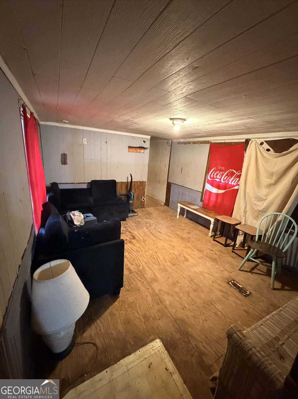 258 Persimmon Street Toccoa, GA 30577 - Photo 8 of 25 a living room with furniture