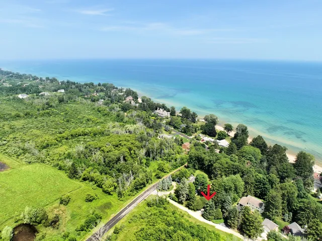 $512,000 | 4992 Lake Bluff Road, Port Washington, WI 53074