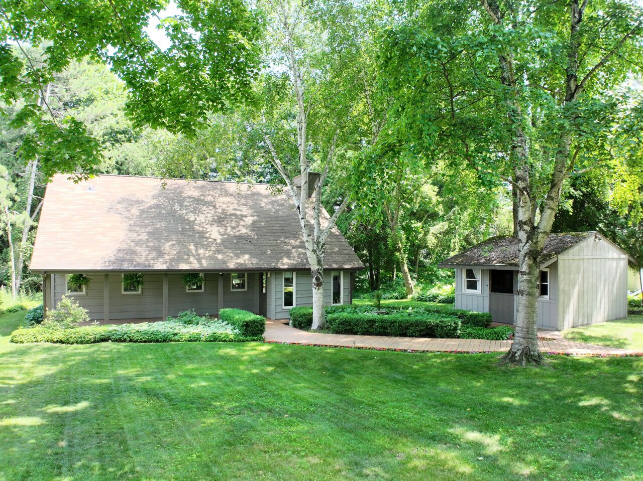 4992 Lake Bluff Road Port Washington, WI 53074 - Photo 2 of 25 Welcome home