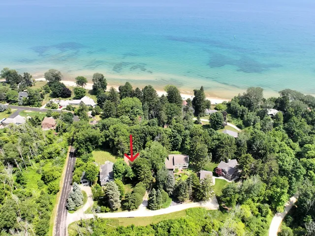 $512,000 | 4992 Lake Bluff Road, Port Washington, WI 53074