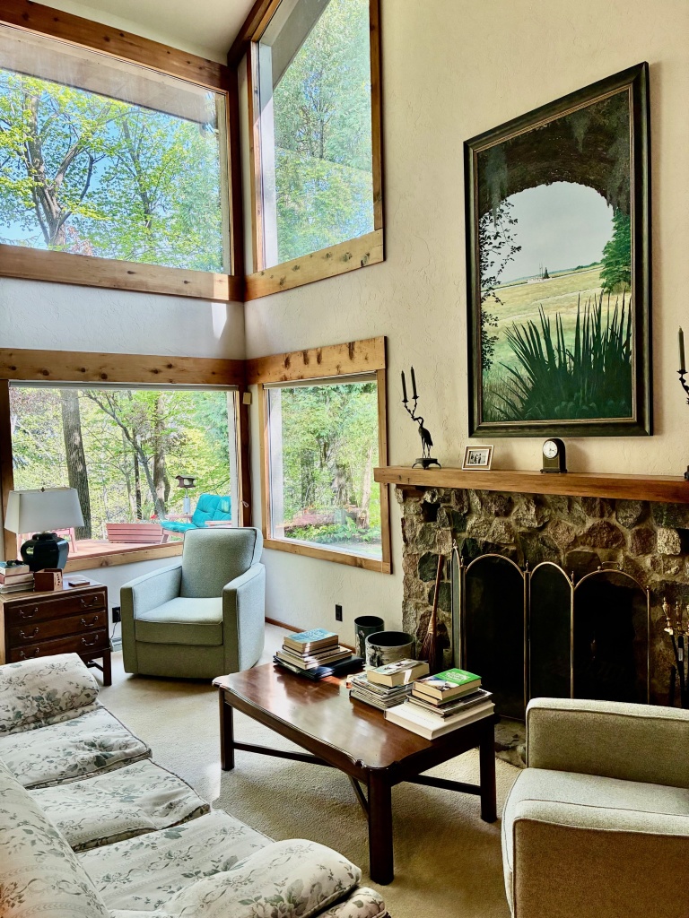 4992 Lake Bluff Road Port Washington, WI 53074 - Photo 5 of 25 Living room
