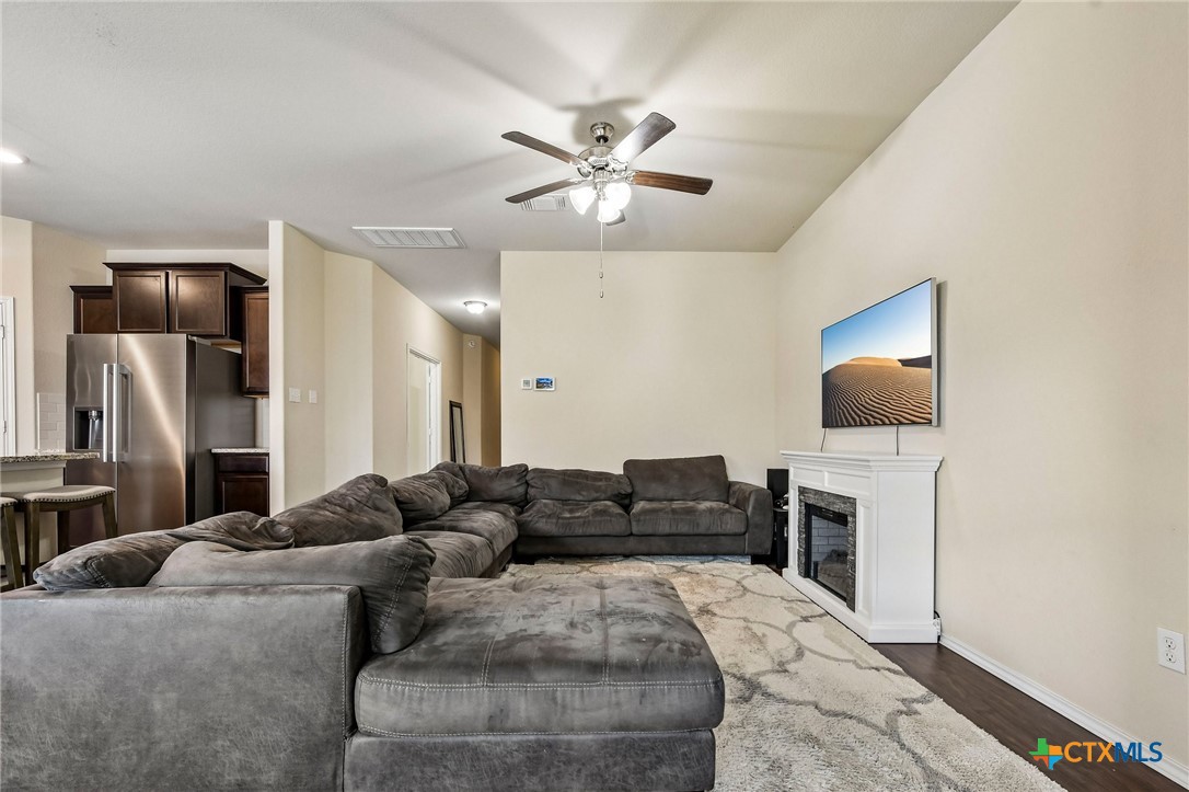 204 Bainbridge Road Temple, TX 76502 - Photo 12 of 43 Living Room