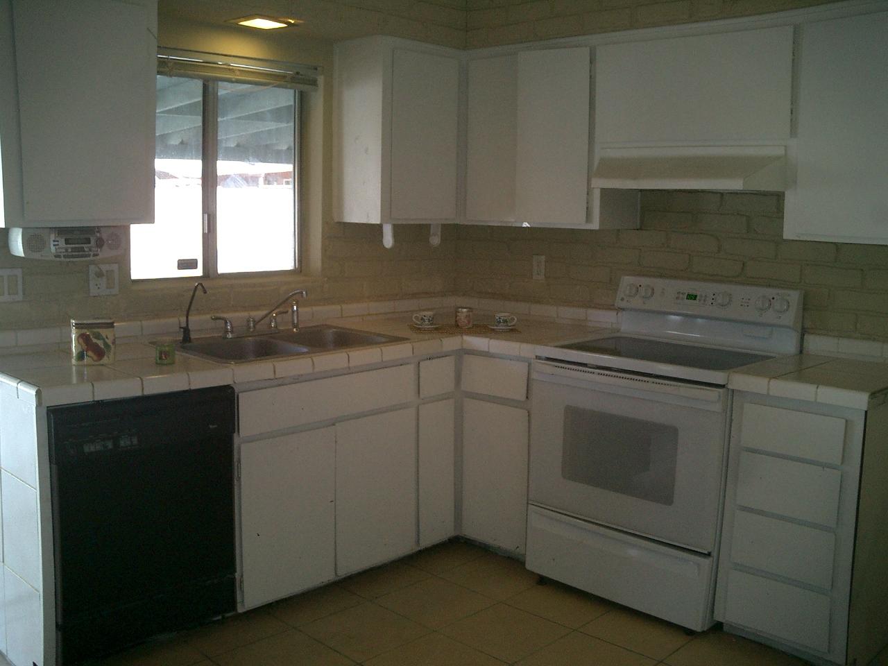 5968 West Osborn Road Phoenix, AZ 85033 - Photo 2 of 14 KITCHEN
