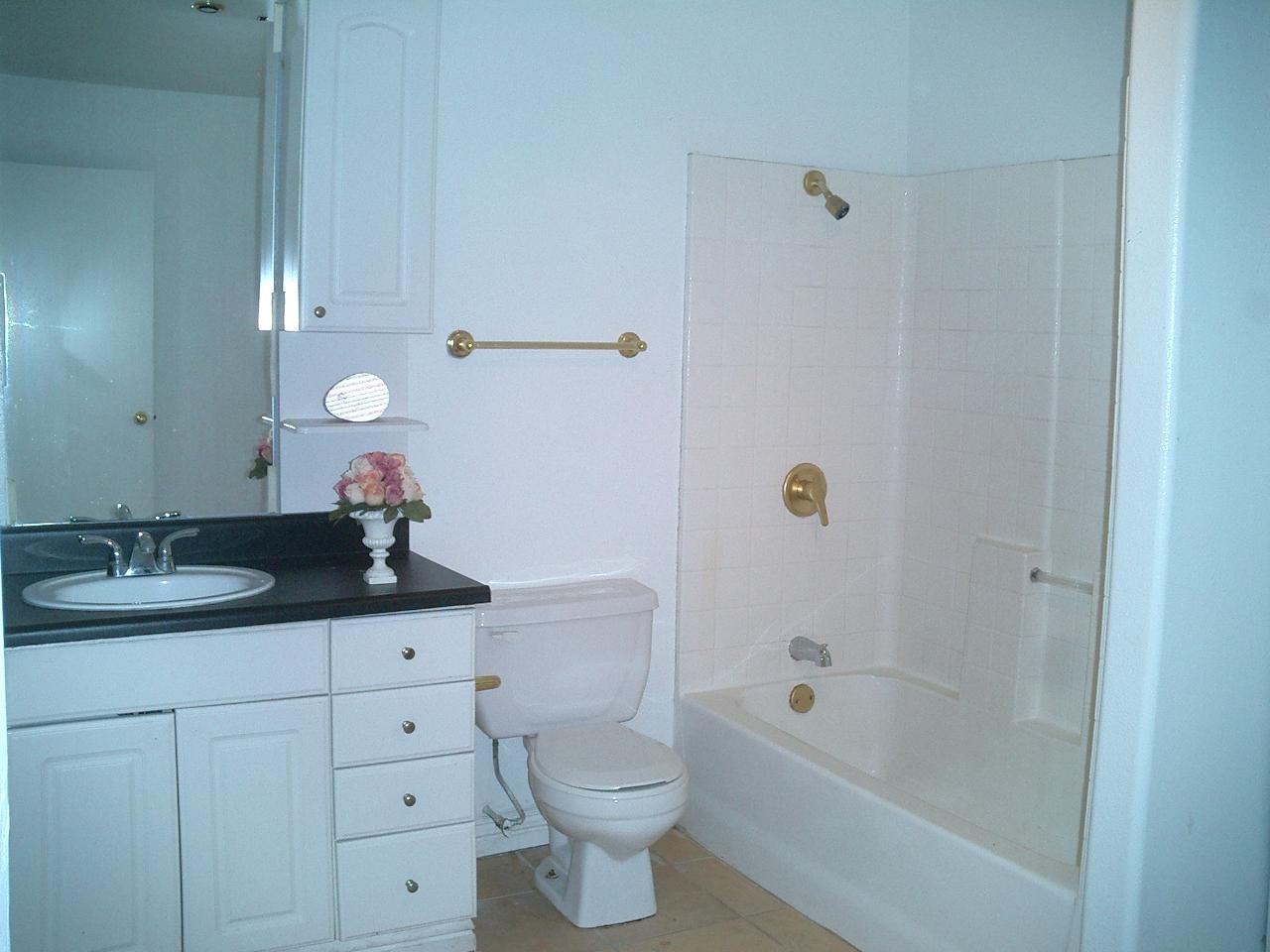 5968 West Osborn Road Phoenix, AZ 85033 - Photo 4 of 14 BATH3