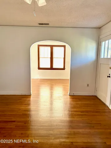 a view of empty room with window