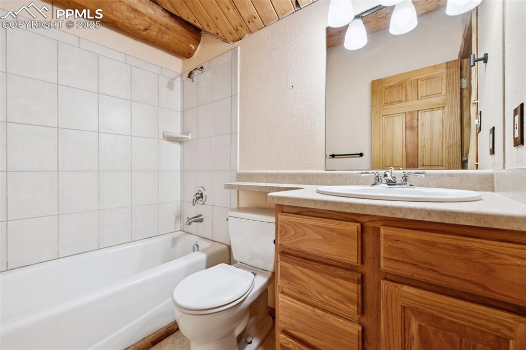 17522 Abert Ridge View Colorado Springs, CO 80908 - Photo 33 of 46 a bathroom with a sink a toilet and a bathtub
