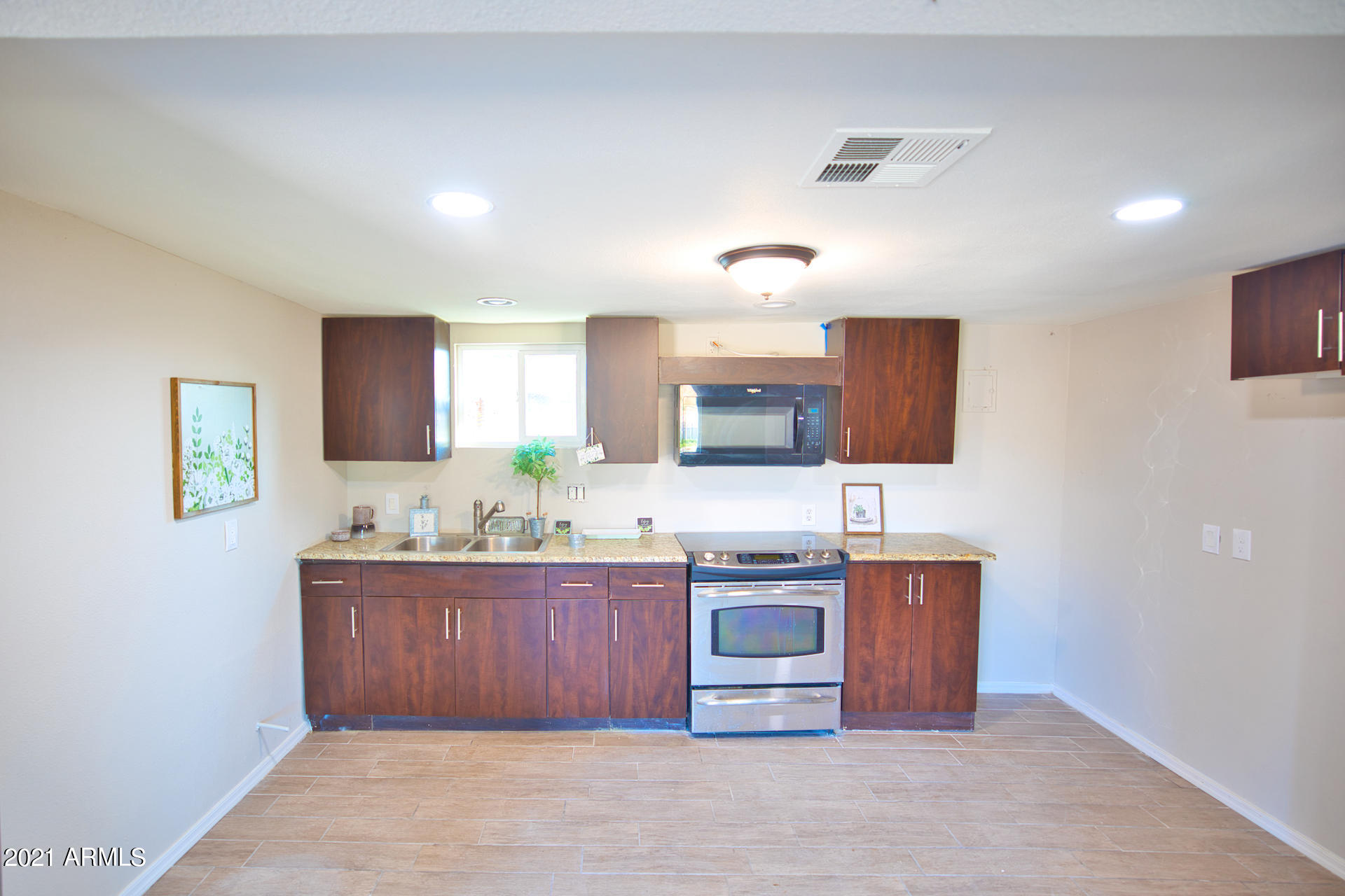 3003 West Monte Vista Road Phoenix, AZ 85009 - Photo 7 of 16 1A6A2249