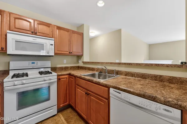 $249,900 | 32 Annabelle Place, Rotterdam, NY 12306