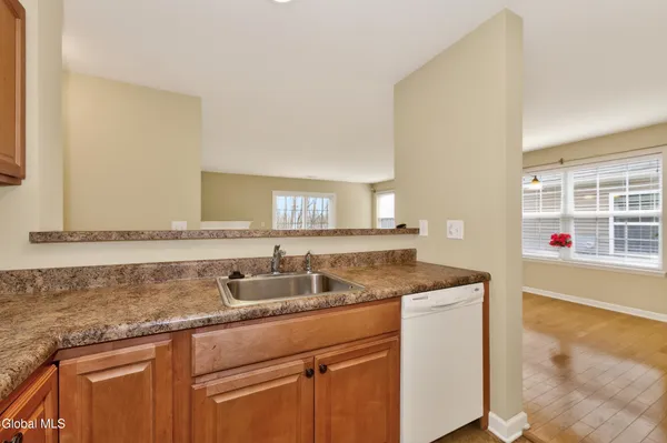 $249,900 | 32 Annabelle Place, Rotterdam, NY 12306