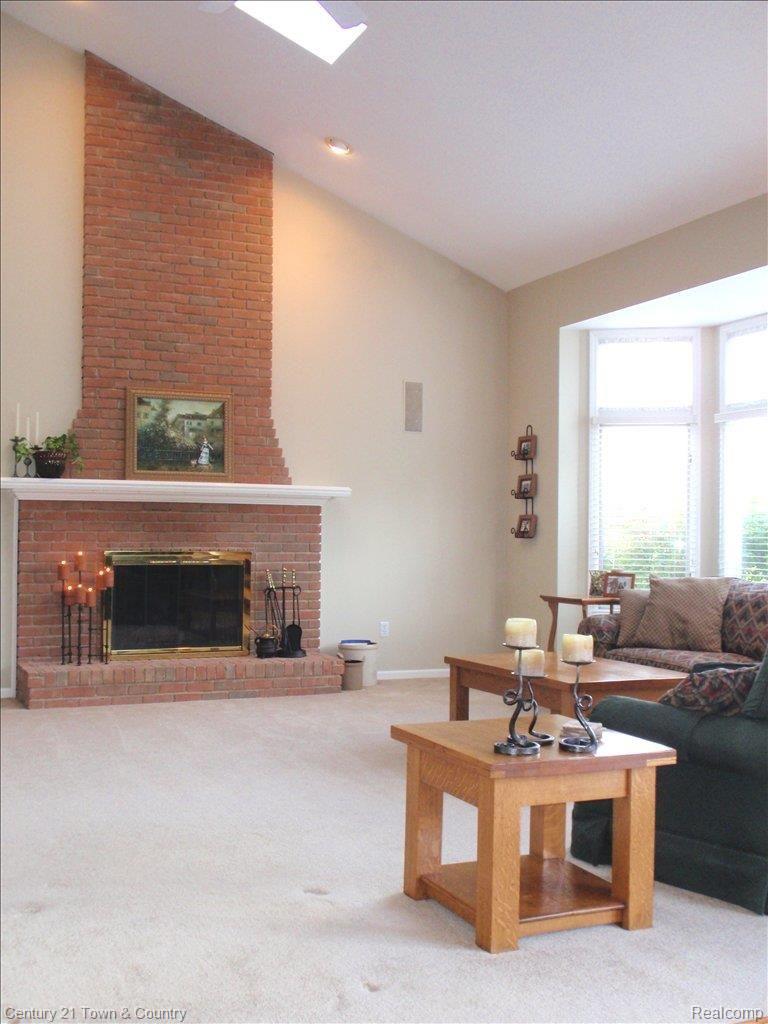296 Oakbridge Drive Rochester, MI 48306 - Photo 13 of 24 Skylites