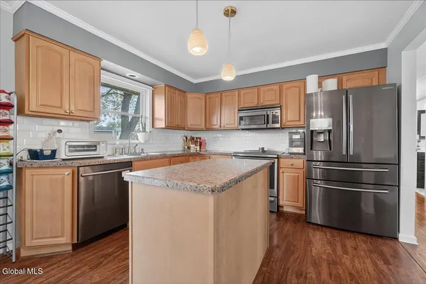 $348,000 | 205 East Palmer Avenue, Rotterdam, NY 12303