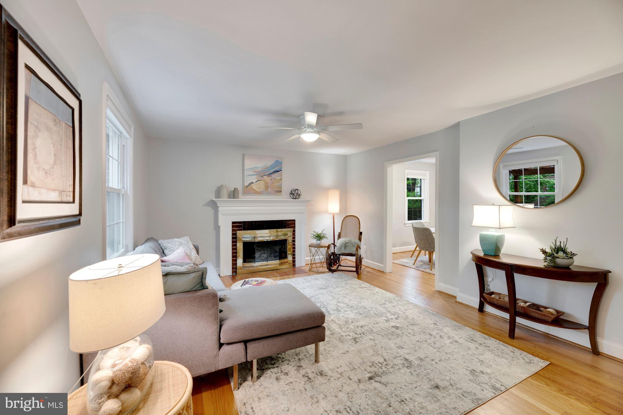 509 Margaret Drive Silver Spring, MD 20910 - Photo 12 of 41 Livingroom with pretty hardwood floors