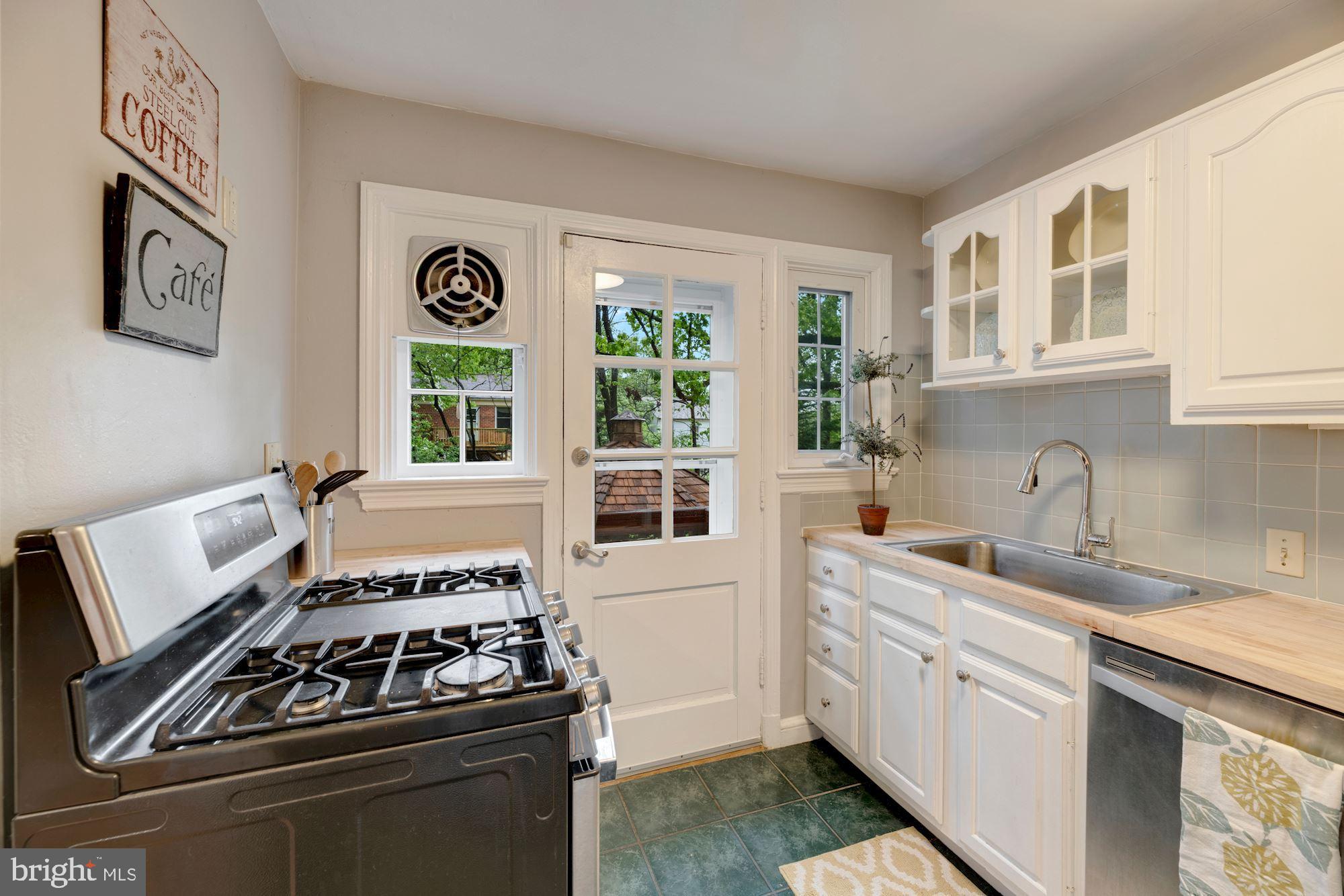 509 Margaret Drive Silver Spring, MD 20910 - Photo 17 of 41 Recent stainless appliances