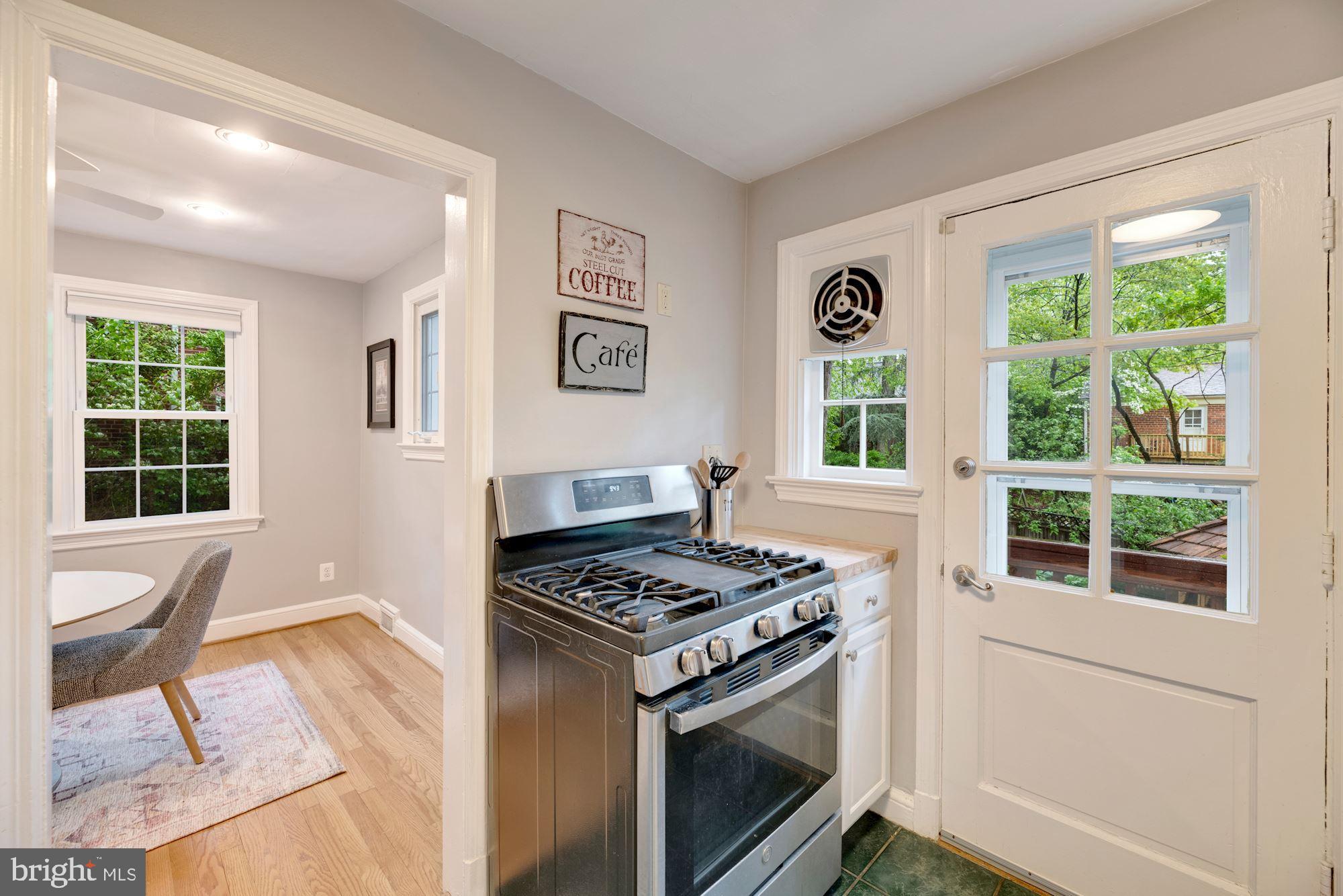 509 Margaret Drive Silver Spring, MD 20910 - Photo 18 of 41 Door to back porch