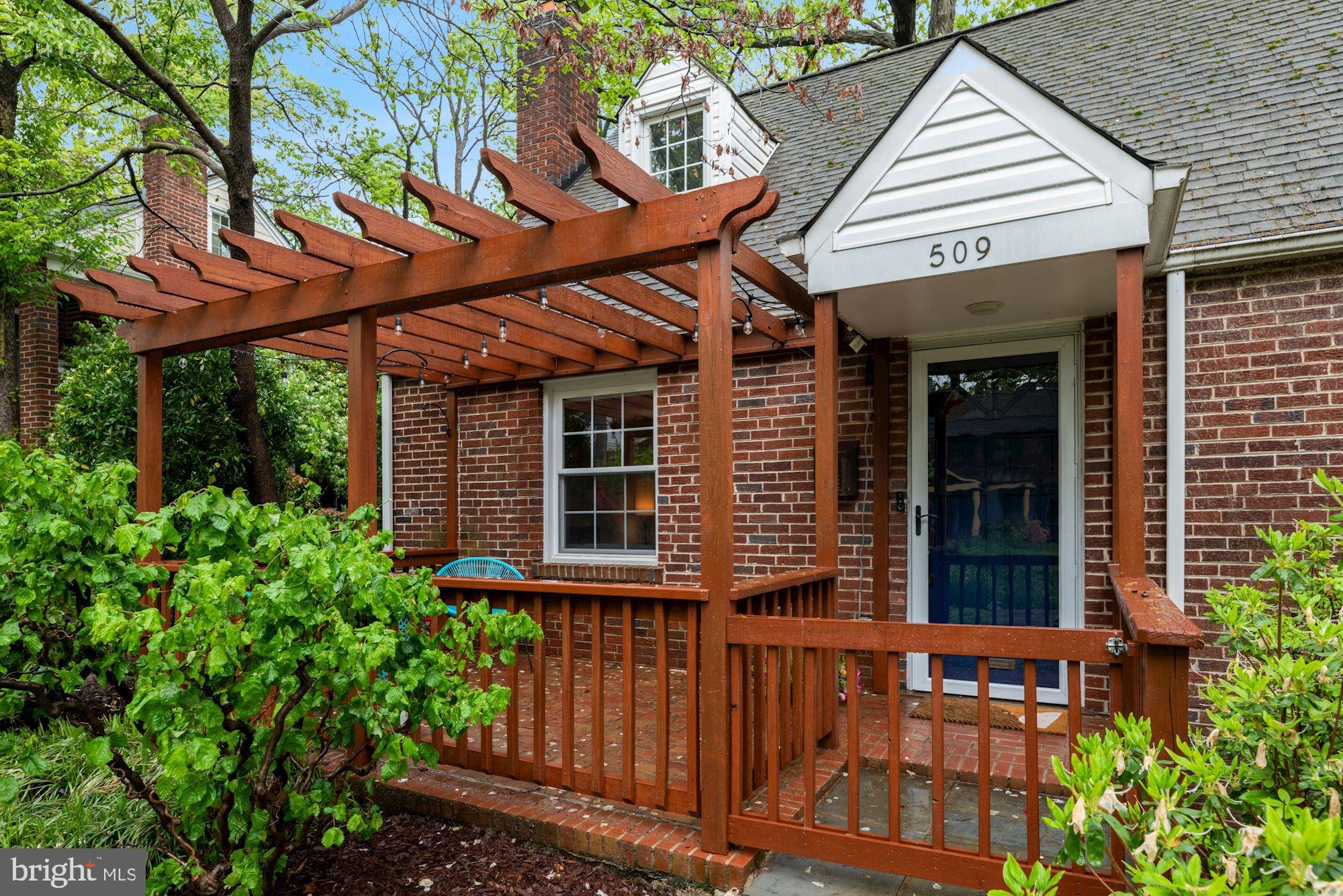 509 Margaret Drive Silver Spring, MD 20910 - Photo 9 of 41 Entry: bright blue door!