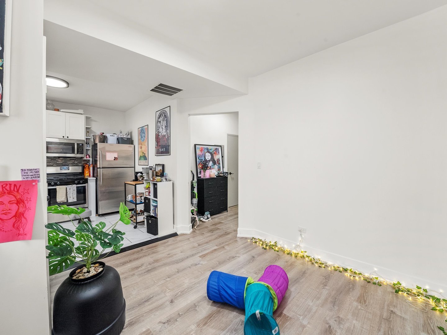 5004 South Champlain Avenue, Unit 1 Chicago, IL 60615 - Photo 13 of 15 a living room with furniture and flowers