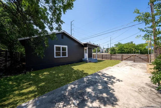 a house view with a backyard space