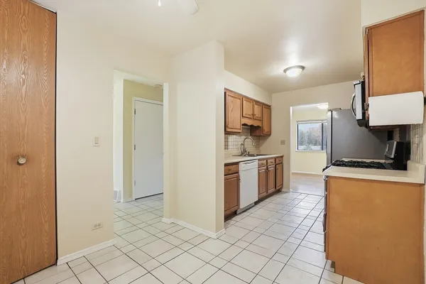 $314,900 | 413 Buffalo Trail, Wheeling, IL 60090