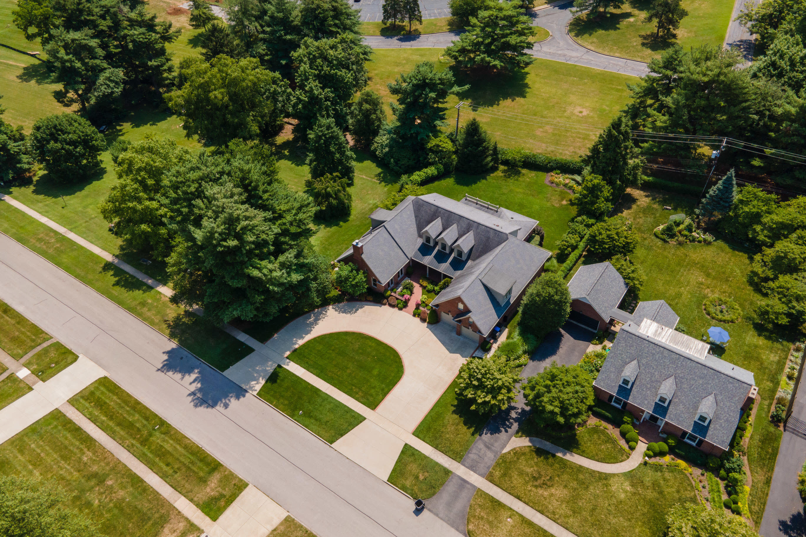 208 Clinton Road Lexington, KY 40502 - Photo 67 of 72 20220712-208-Clinton-Rd--drone-