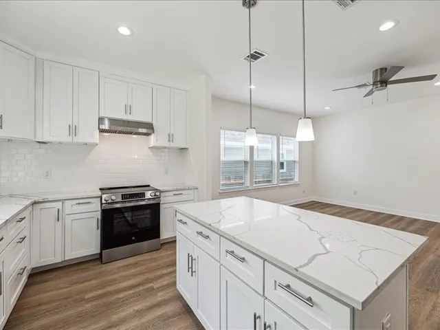 $2,900 | 915 East 37th Street, Houston, TX 77022