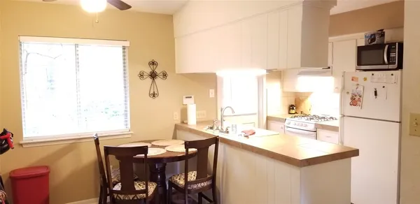 $1,900 | 2114 Ann Arbor Avenue, Unit B, Austin, TX 78704