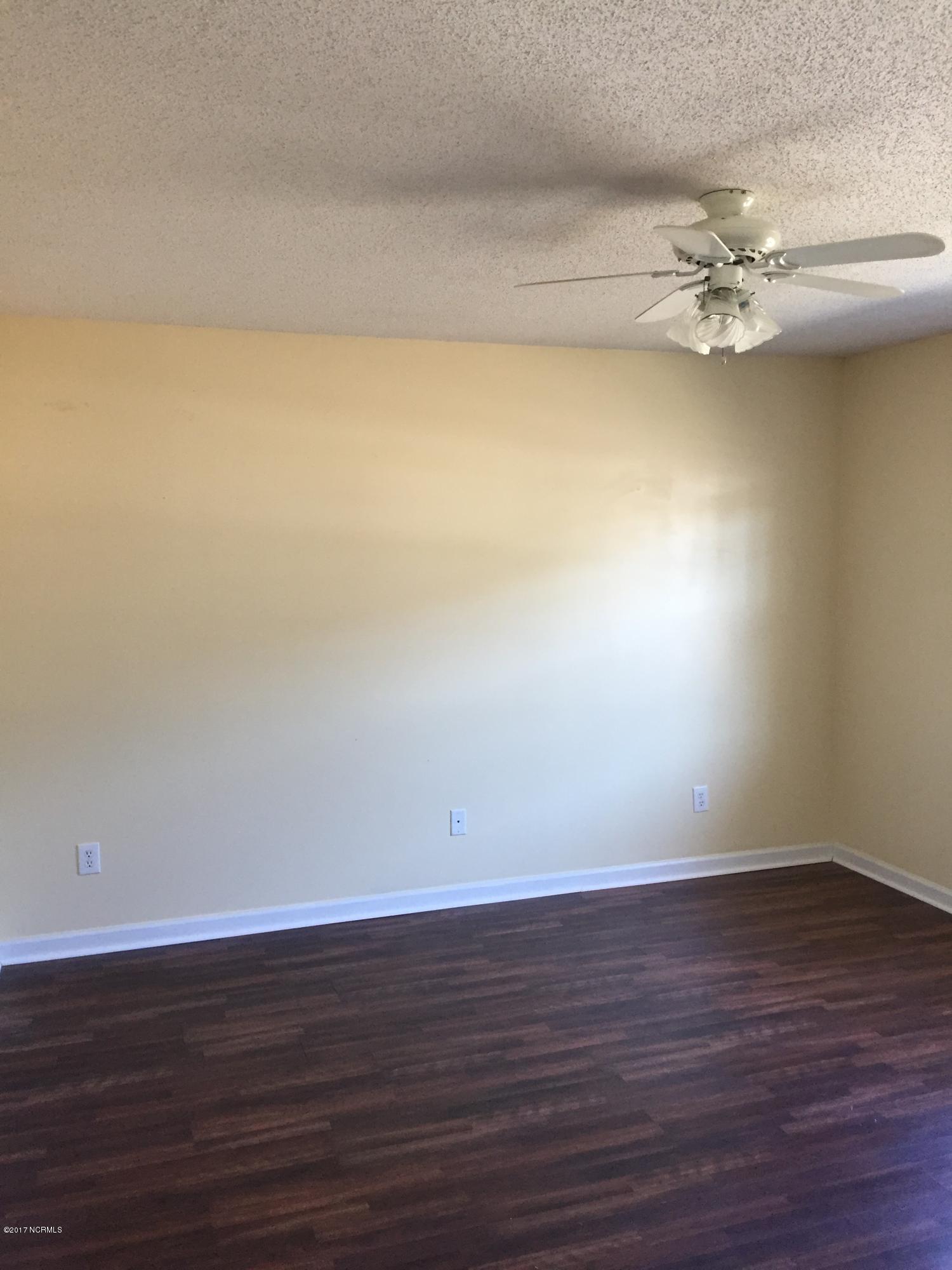 246 Zachary Lane Hubert, NC 28539 - Photo 11 of 15 Master bed House for sale near Camp Leje