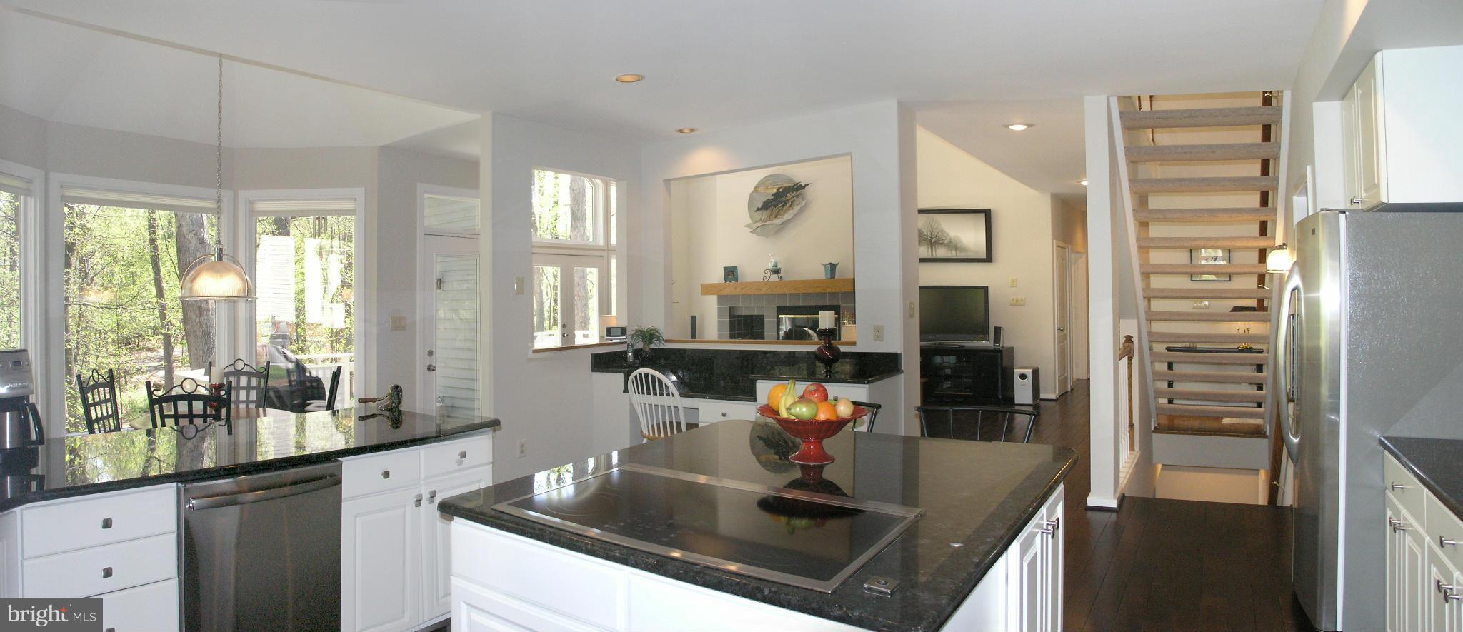 11301 Woodbrook Lane Reston, VA 20194 - Photo 13 of 30 Kitchen
