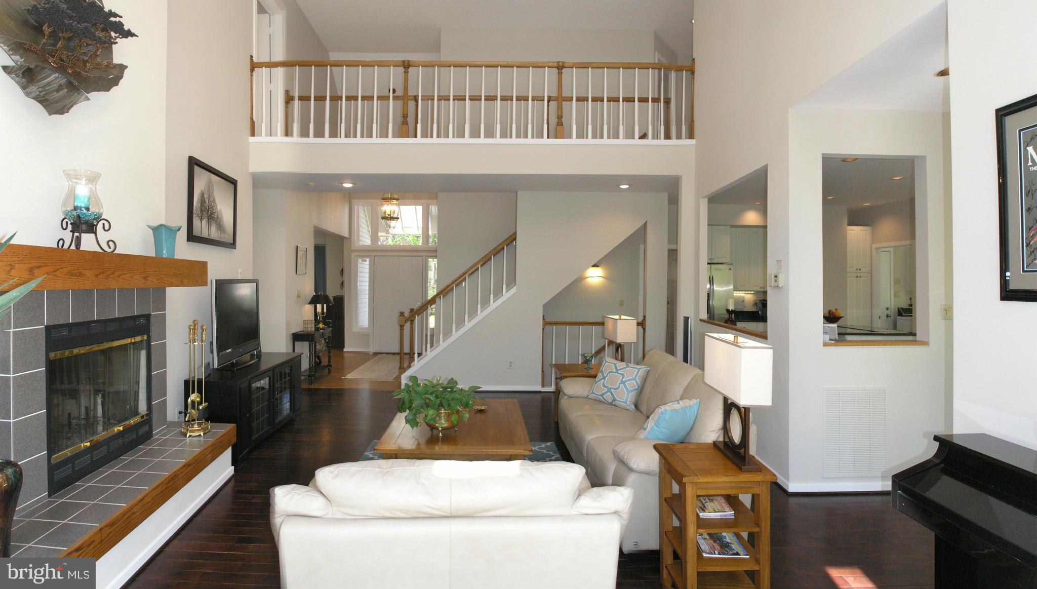 11301 Woodbrook Lane Reston, VA 20194 - Photo 9 of 30 Great Room reverse