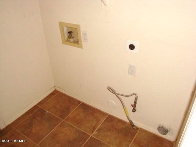 291 North Rock Street Gilbert, AZ 85234 - Photo 15 of 18 Laundry