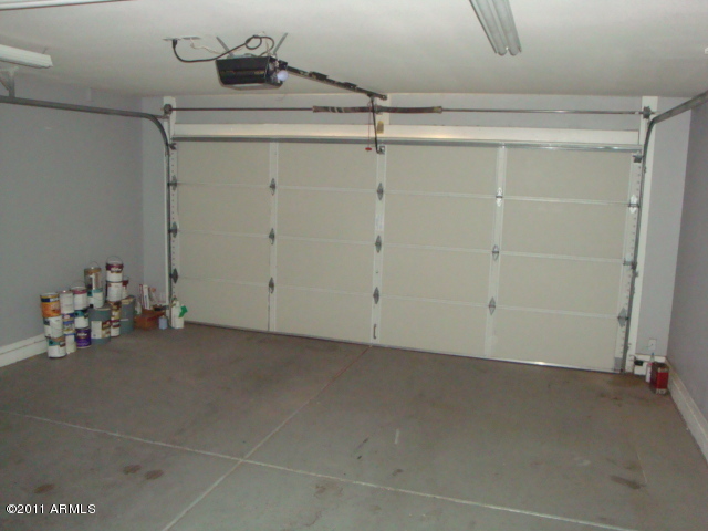 291 North Rock Street Gilbert, AZ 85234 - Photo 18 of 18 Garage