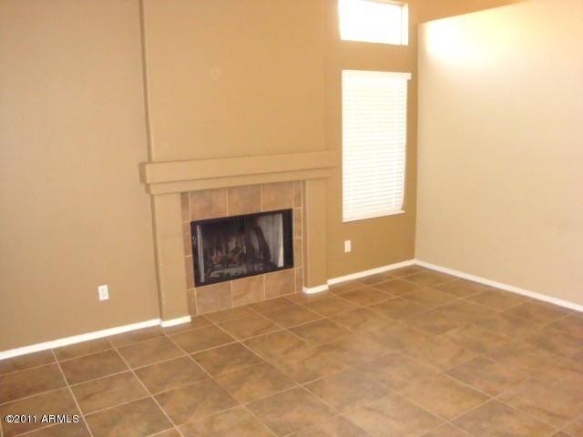 291 North Rock Street Gilbert, AZ 85234 - Photo 2 of 18 Living Room