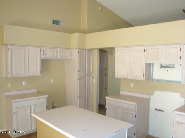 291 North Rock Street Gilbert, AZ 85234 - Photo 5 of 18 Kitchen
