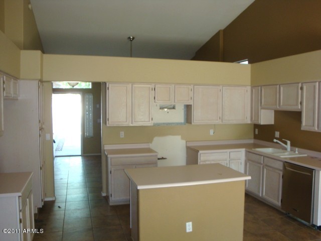 291 North Rock Street Gilbert, AZ 85234 - Photo 6 of 18 Kitchen