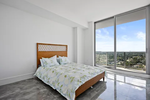 $3,095,000 | 220 Lake Shore Drive, Unit 2106, Lake Park, FL 33403