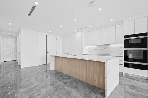 $3,095,000 | 220 Lake Shore Drive, Unit 2106, Lake Park, FL 33403