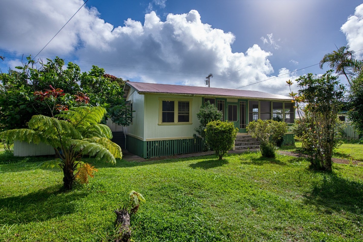 48-5314 Kukuihaele Road Honokaa, HI 96727 - Photo 20 of 24 a view of house with garden and yard