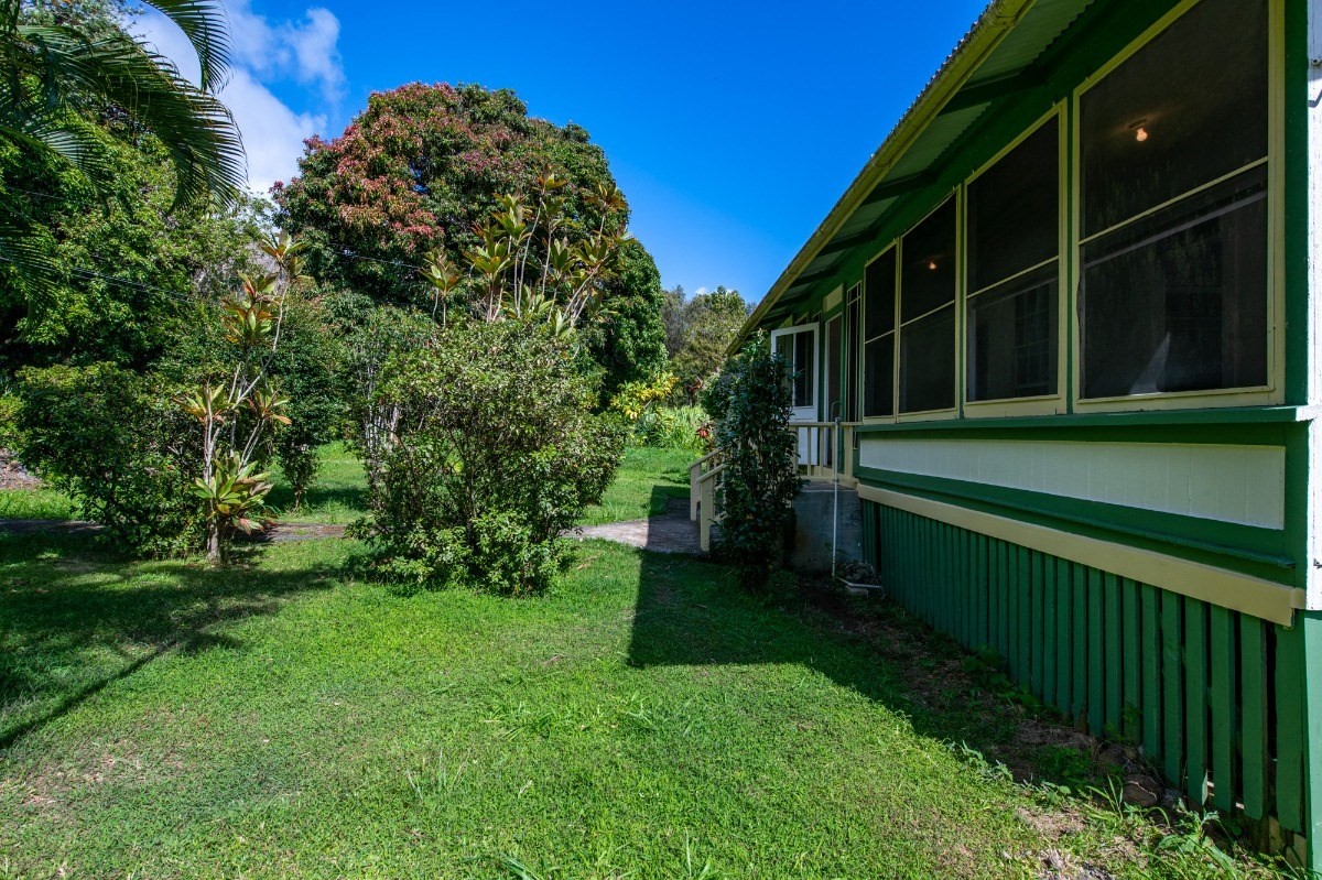 48-5314 Kukuihaele Road Honokaa, HI 96727 - Photo 23 of 24 a view of a house with a backyard