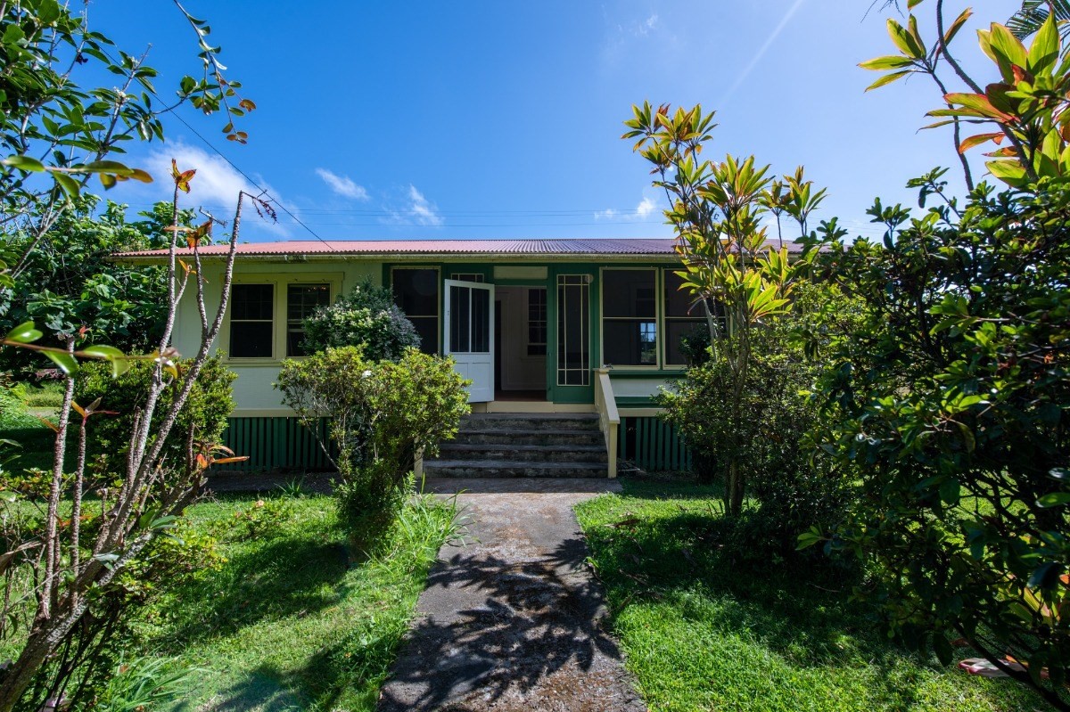 48-5314 Kukuihaele Road Honokaa, HI 96727 - Photo 3 of 24 a front view of a house with a yard